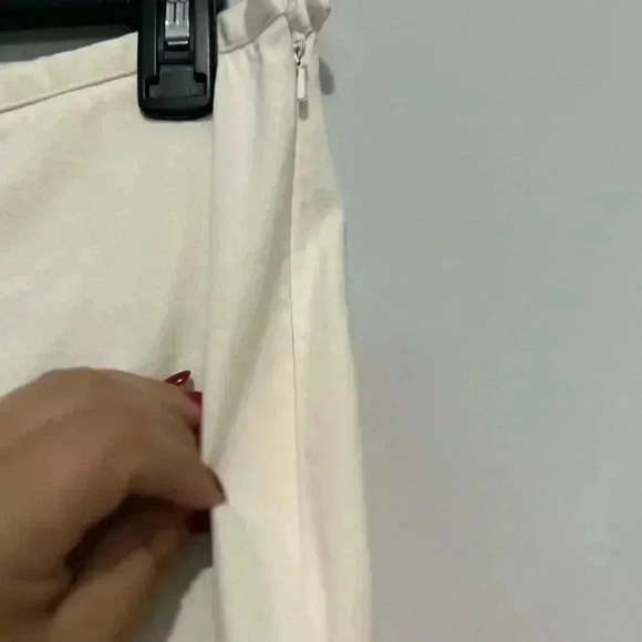 J McLaughlin Pull On White Pants Women’s Size 8 With side zipper - Picture 4 of 6